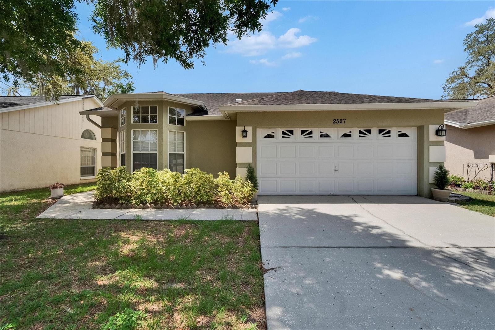 2527 WRENCREST CIRCLE