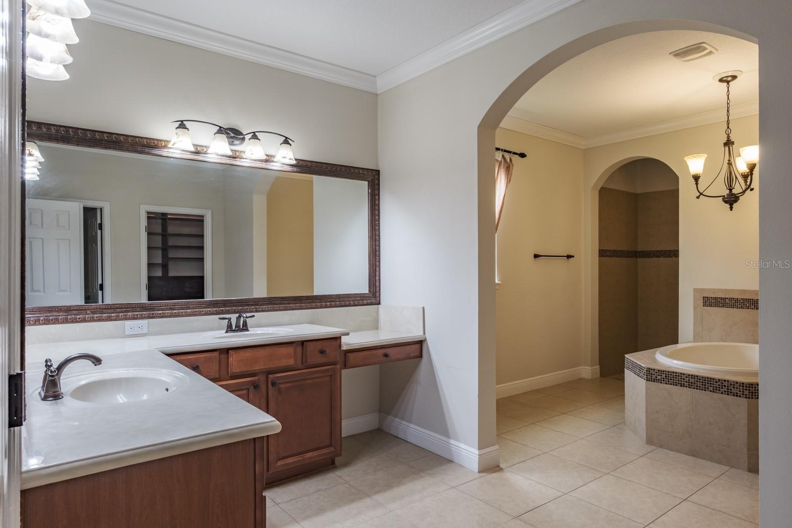 ESTUARY OF MOBBLY BAY - Residential