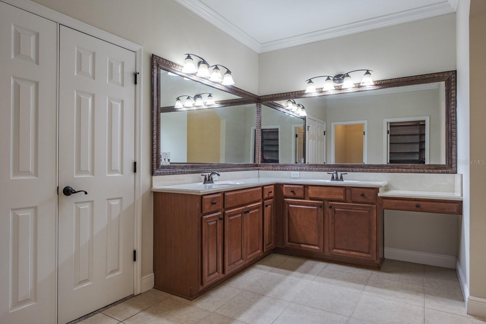 ESTUARY OF MOBBLY BAY - Residential