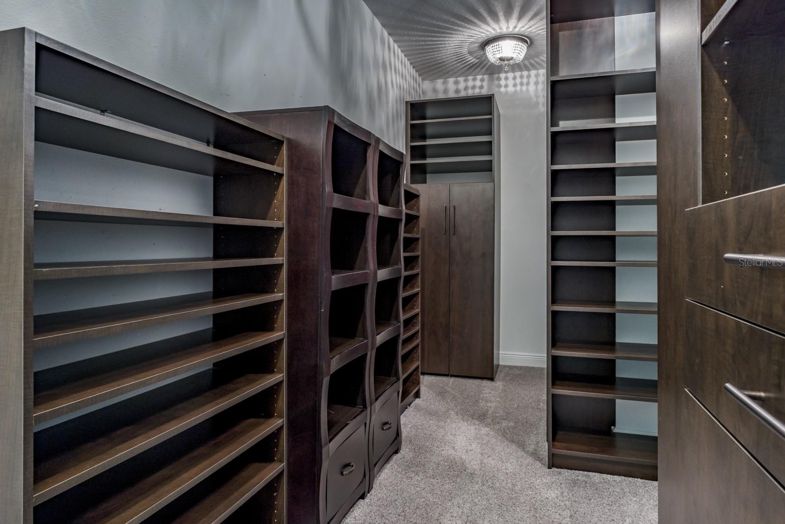 ESTUARY OF MOBBLY BAY - Residential