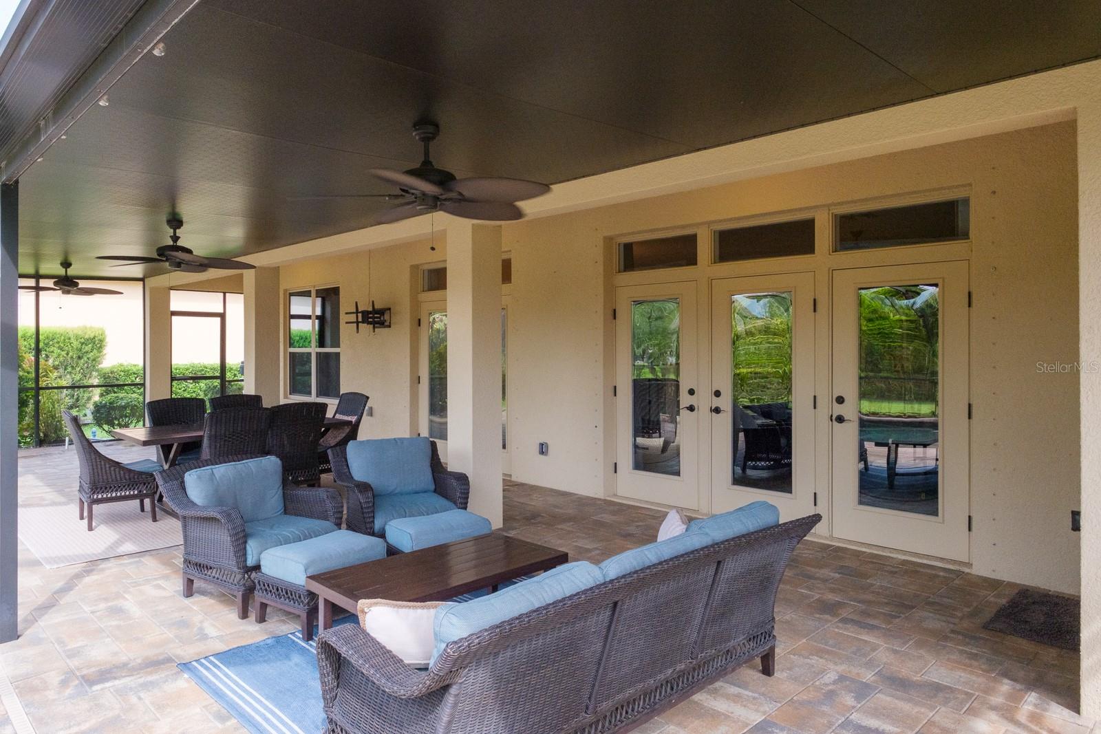 ESTUARY OF MOBBLY BAY - Residential