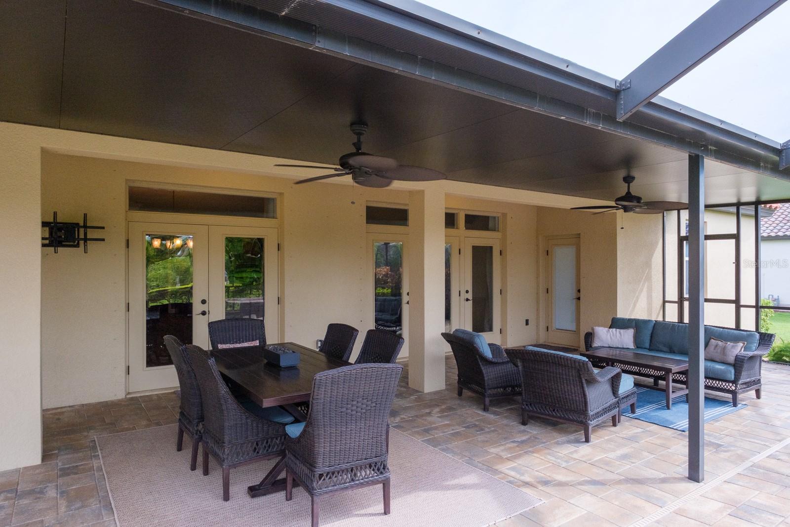 ESTUARY OF MOBBLY BAY - Residential