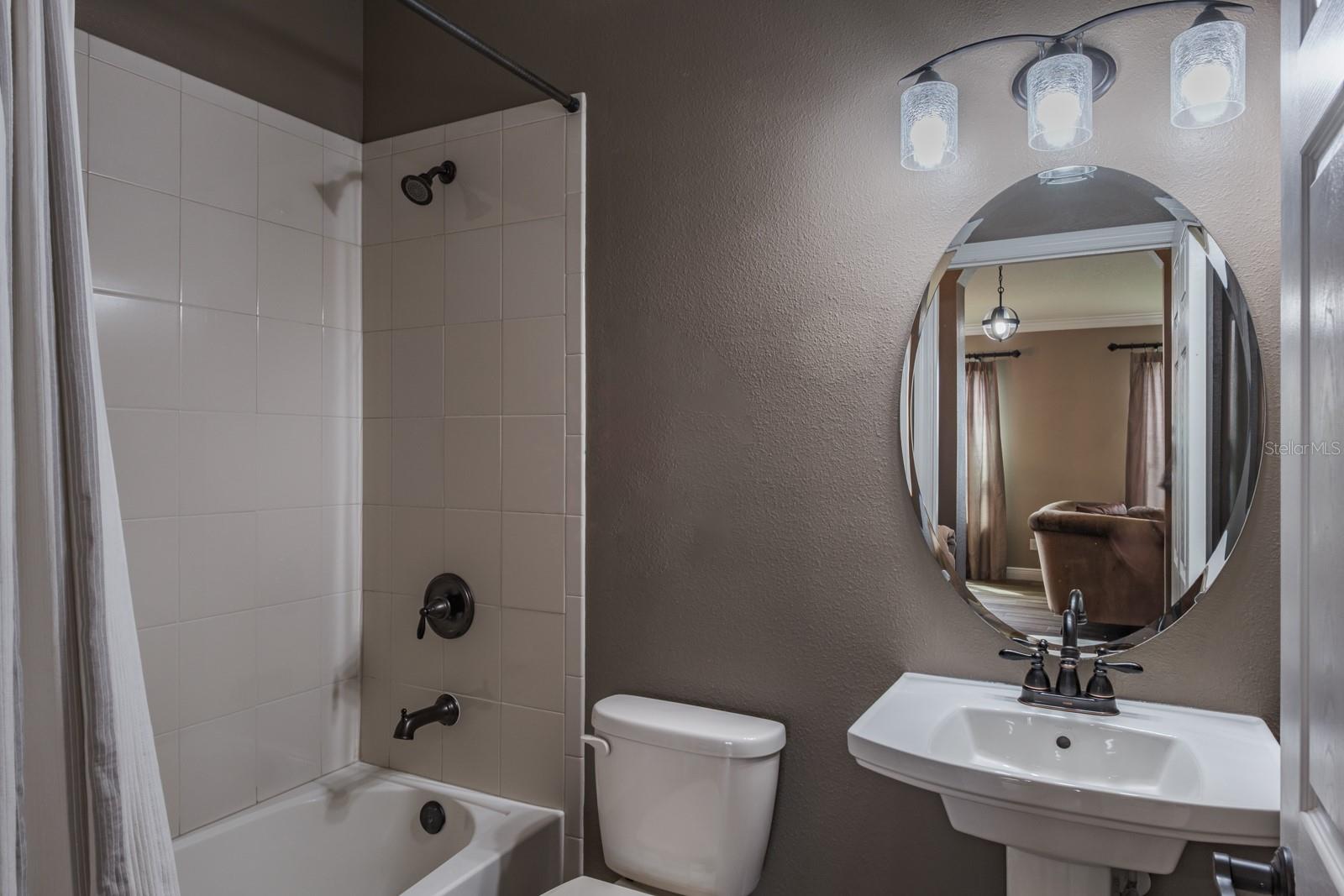 ESTUARY OF MOBBLY BAY - Residential