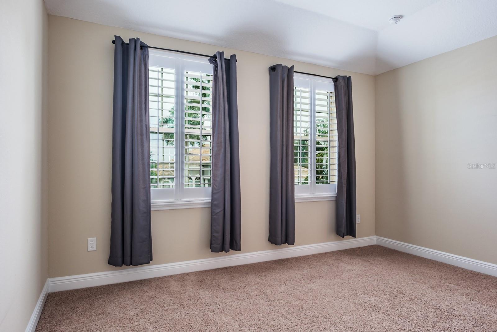 ESTUARY OF MOBBLY BAY - Residential