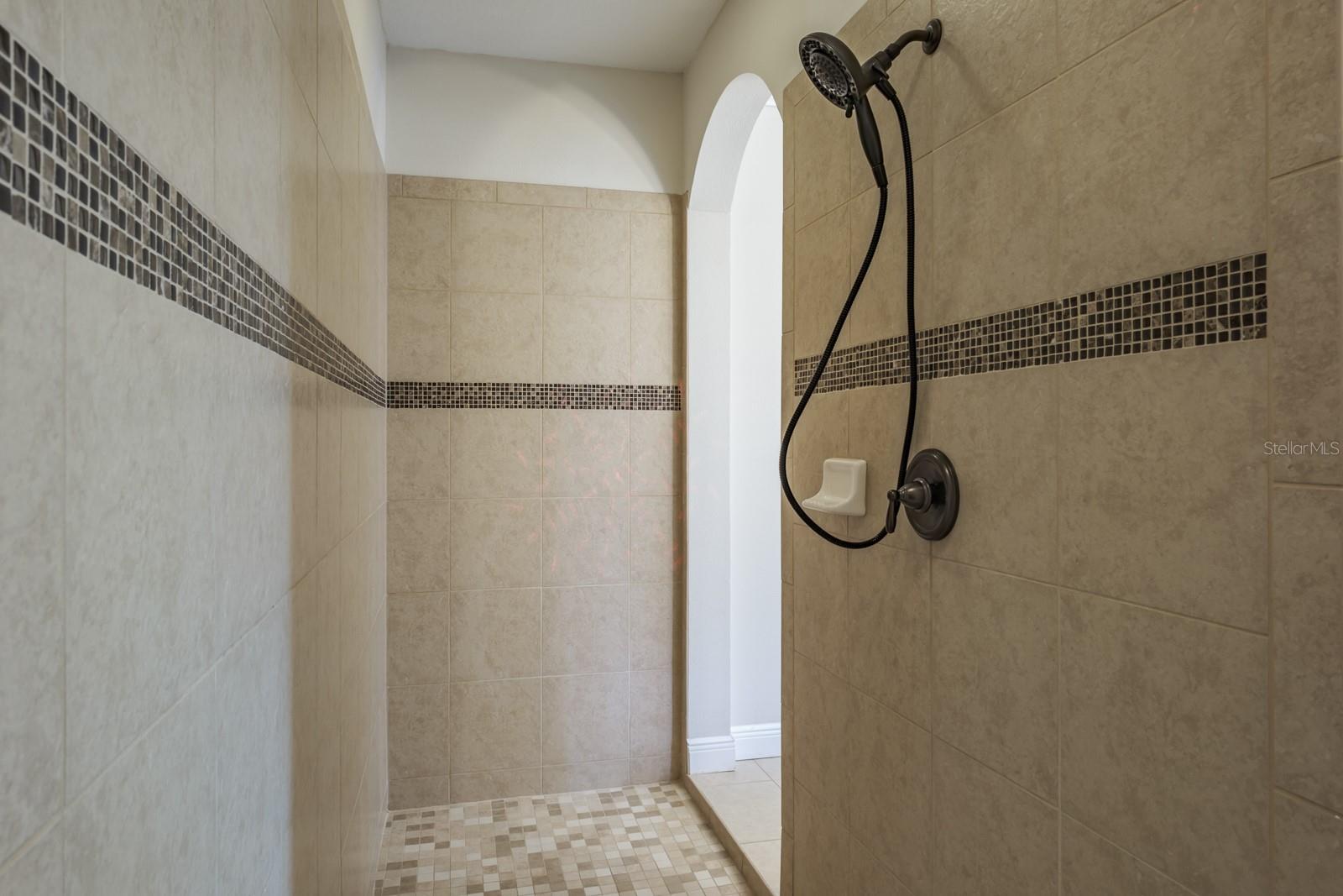 ESTUARY OF MOBBLY BAY - Residential