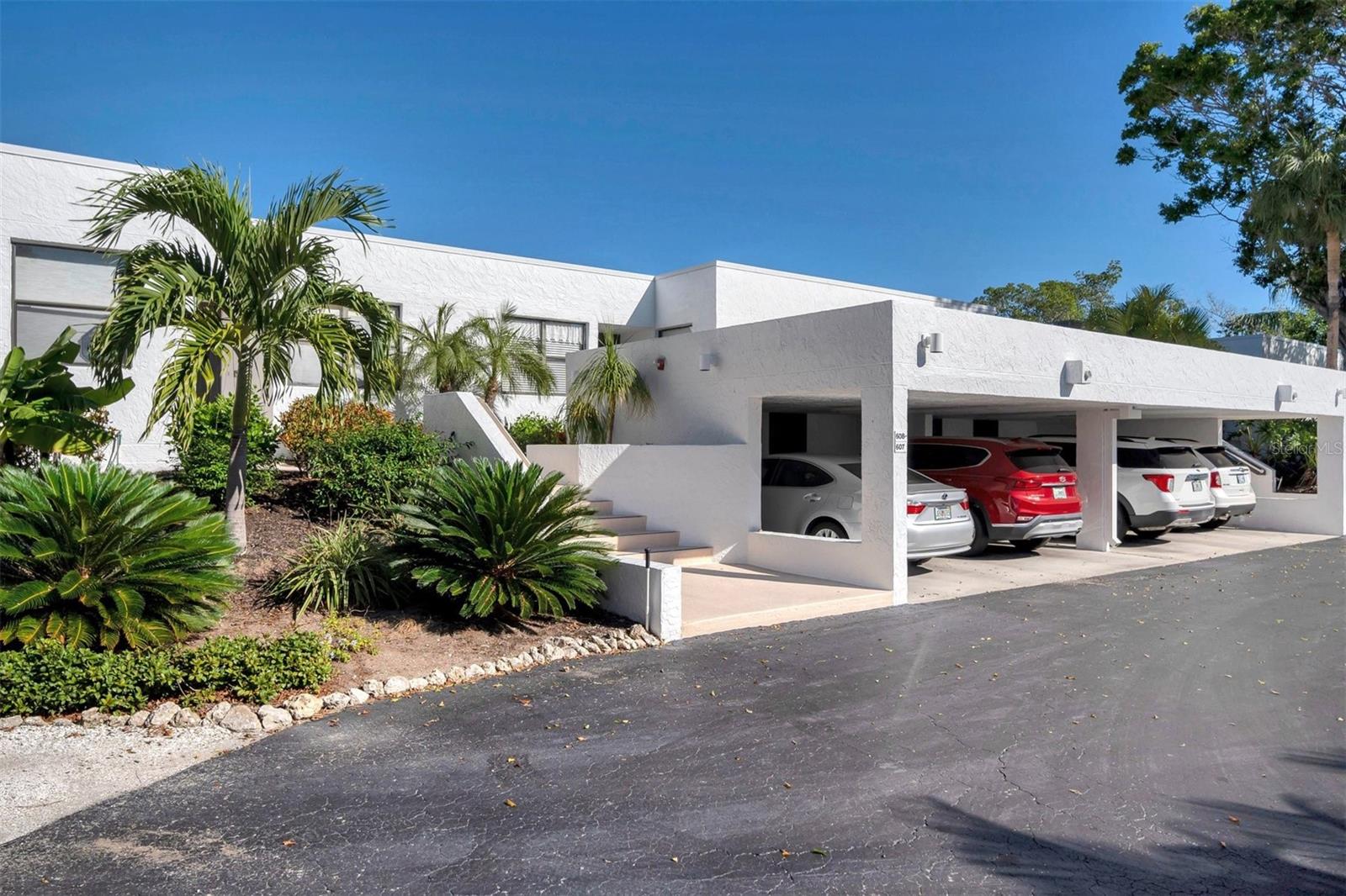 BAYPORT BEACH & TENNIS CLUB - Residential