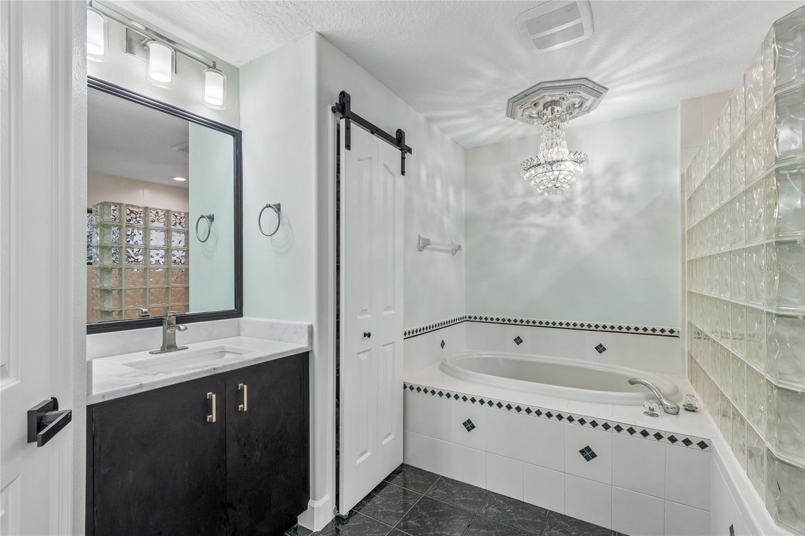 ARLINGTON OAKS SUB - Residential