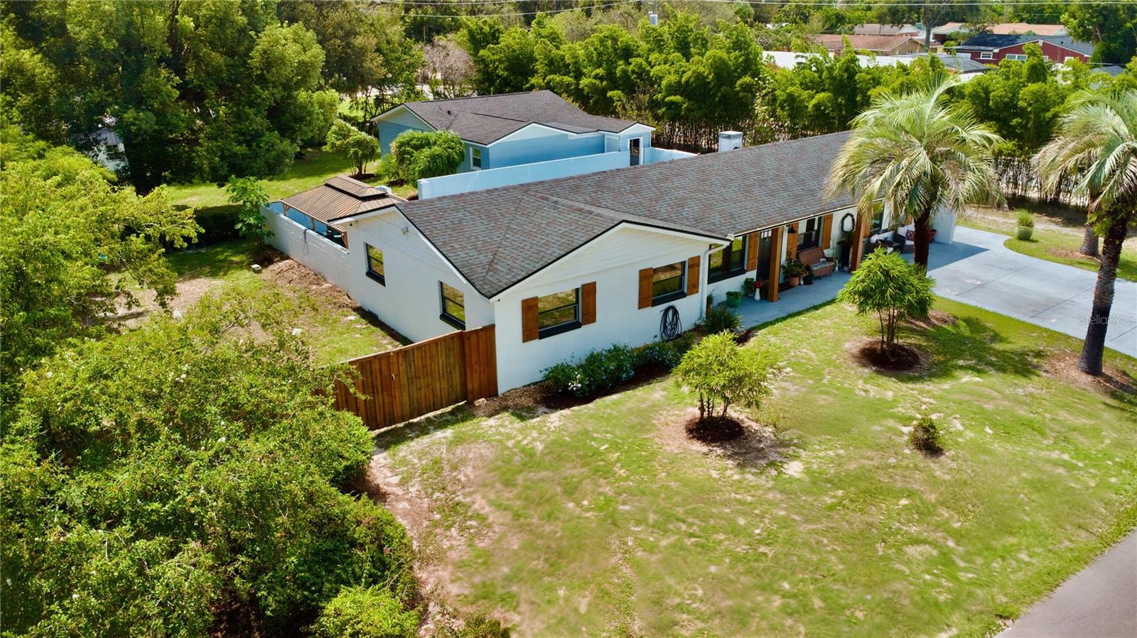1100 E UNIVERSITY AVENUE