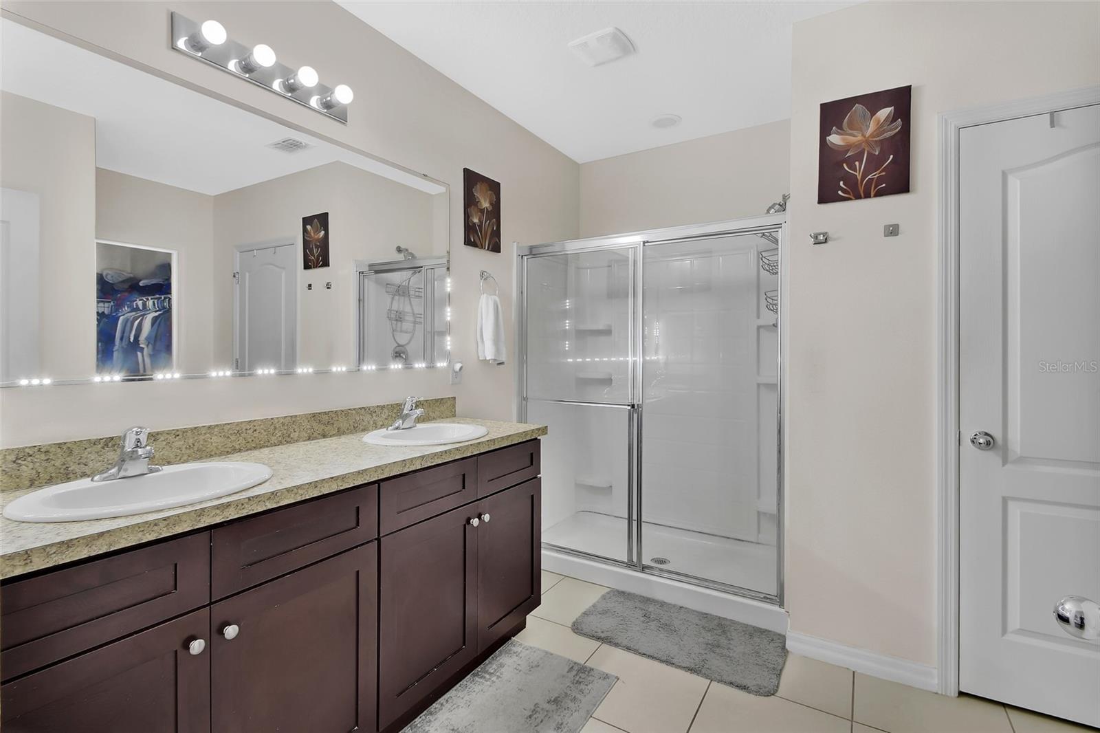 PARKMORE MANOR - Residential