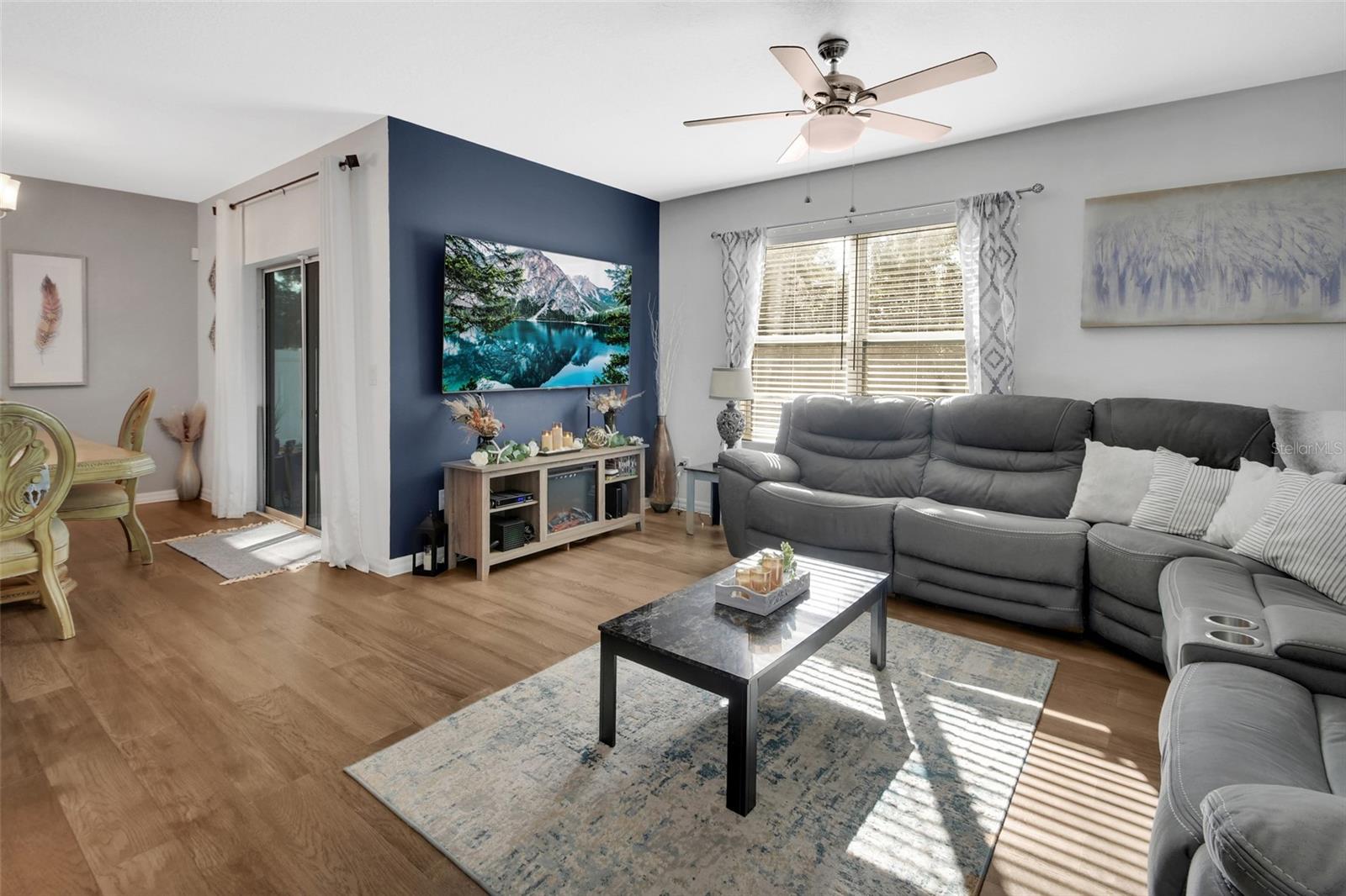 PARKMORE MANOR - Residential