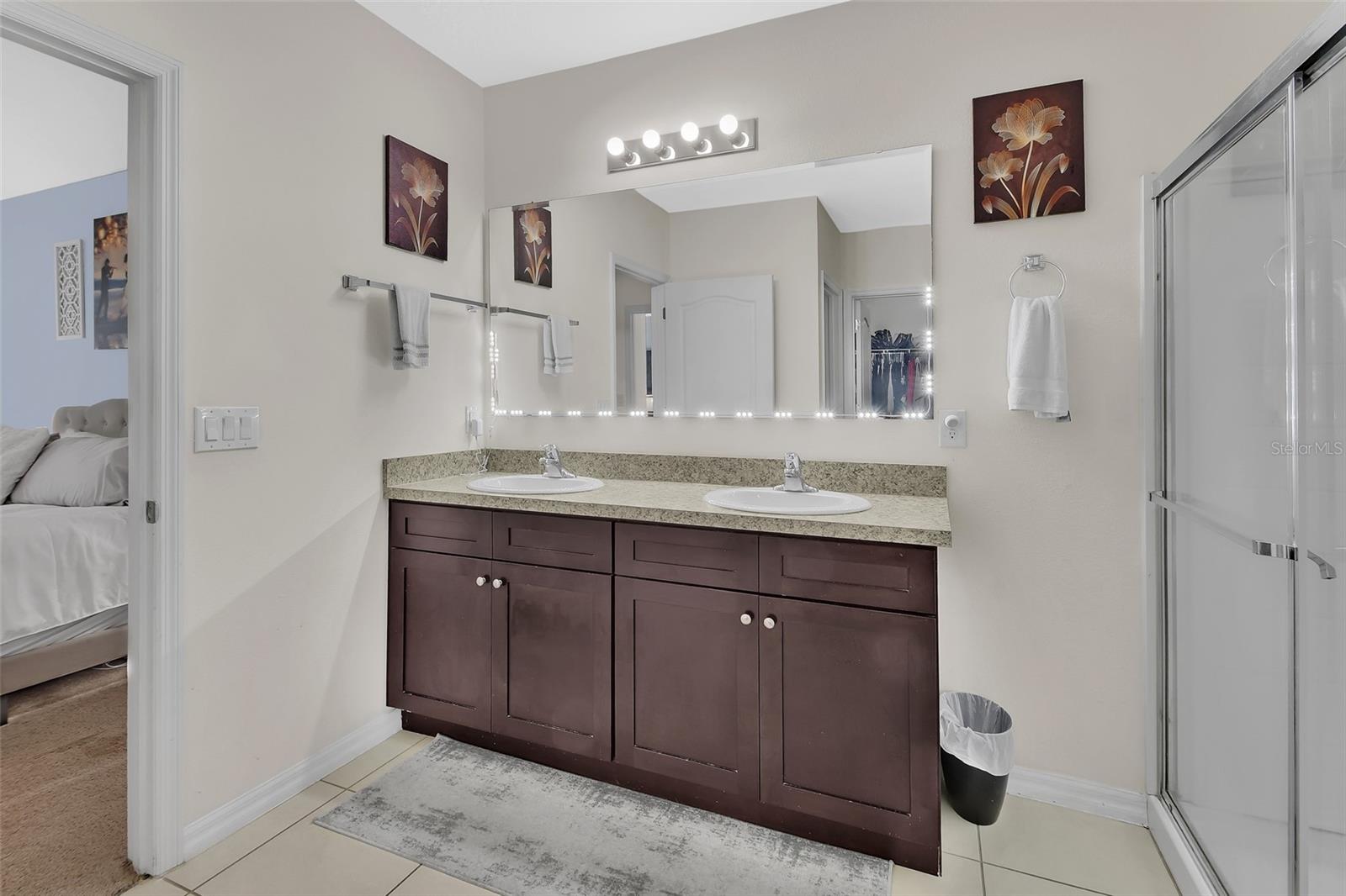 PARKMORE MANOR - Residential