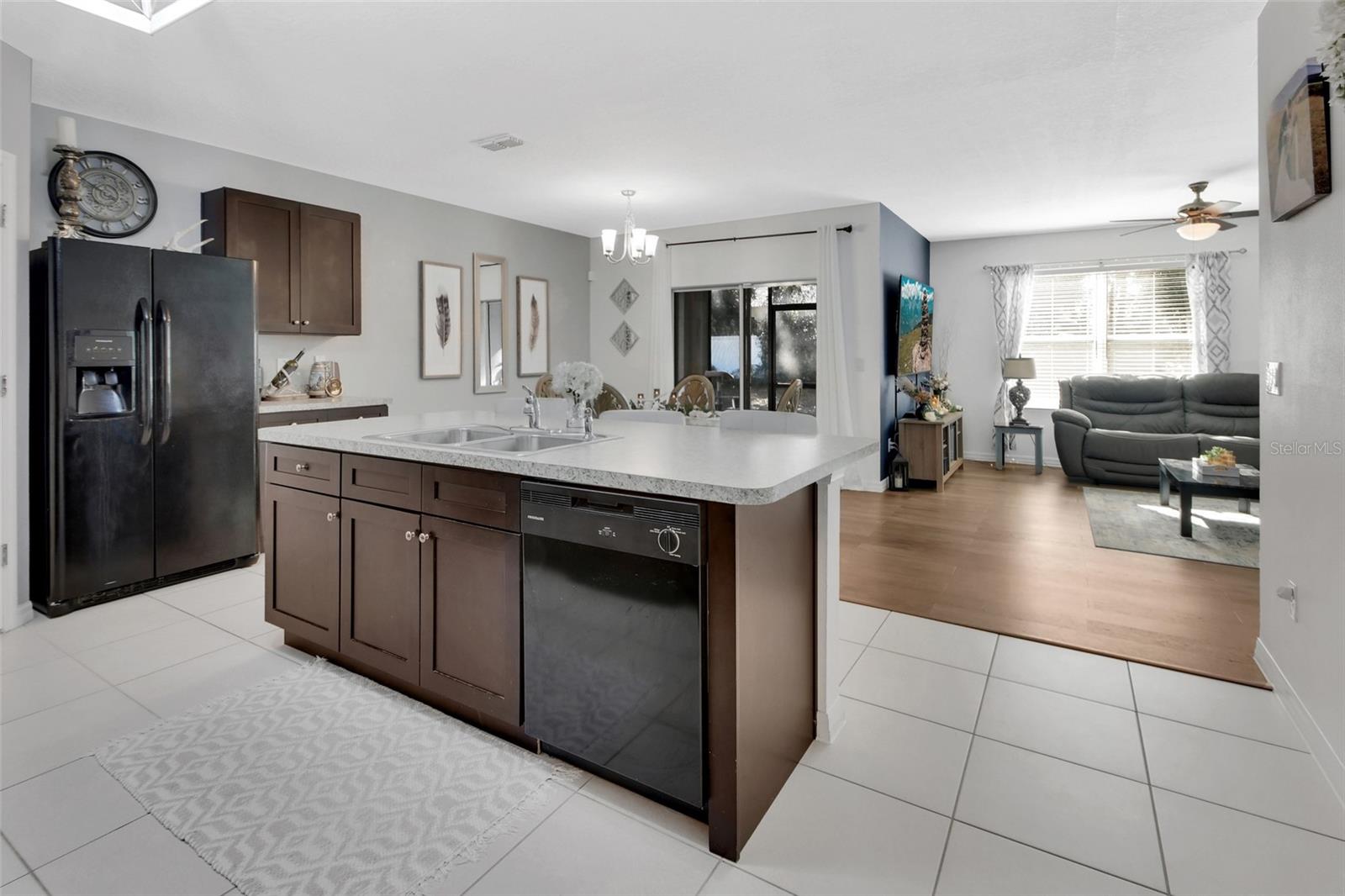 PARKMORE MANOR - Residential