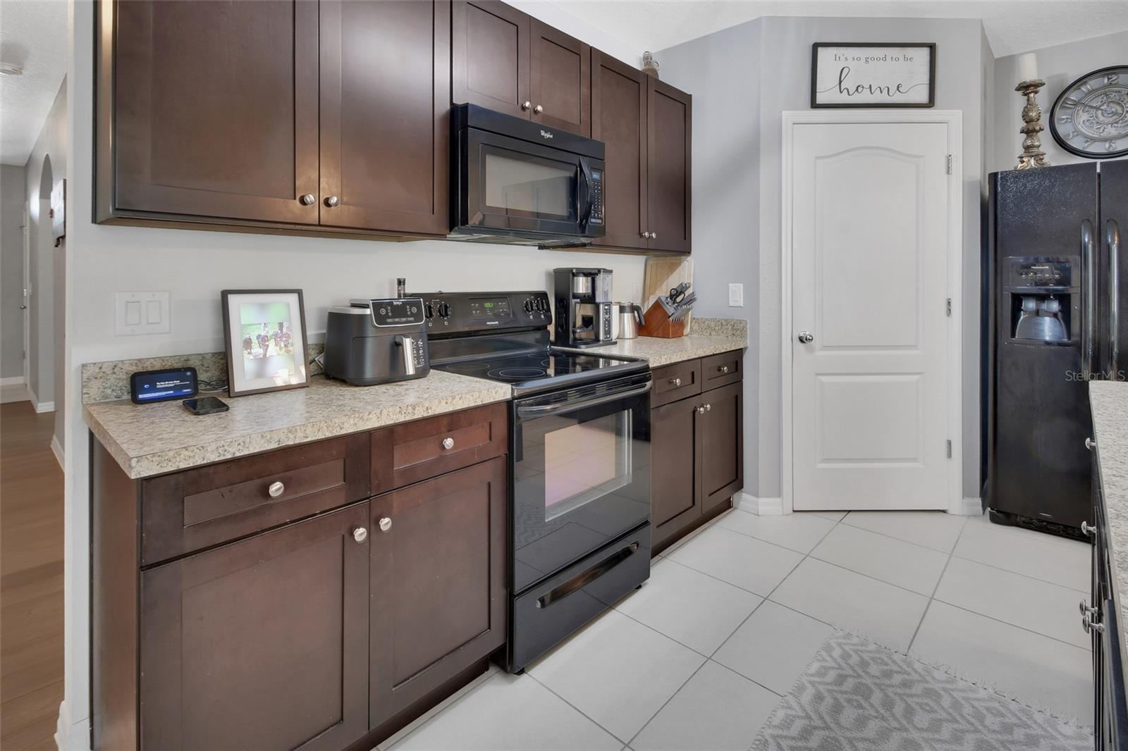 PARKMORE MANOR - Residential