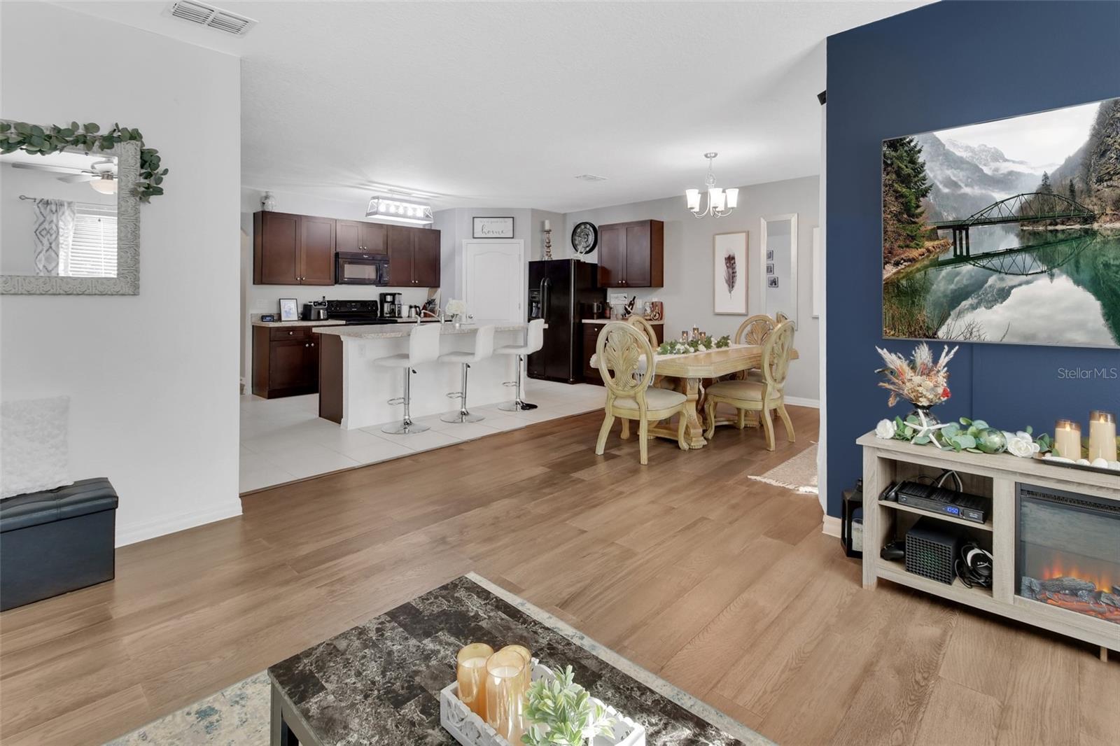 PARKMORE MANOR - Residential