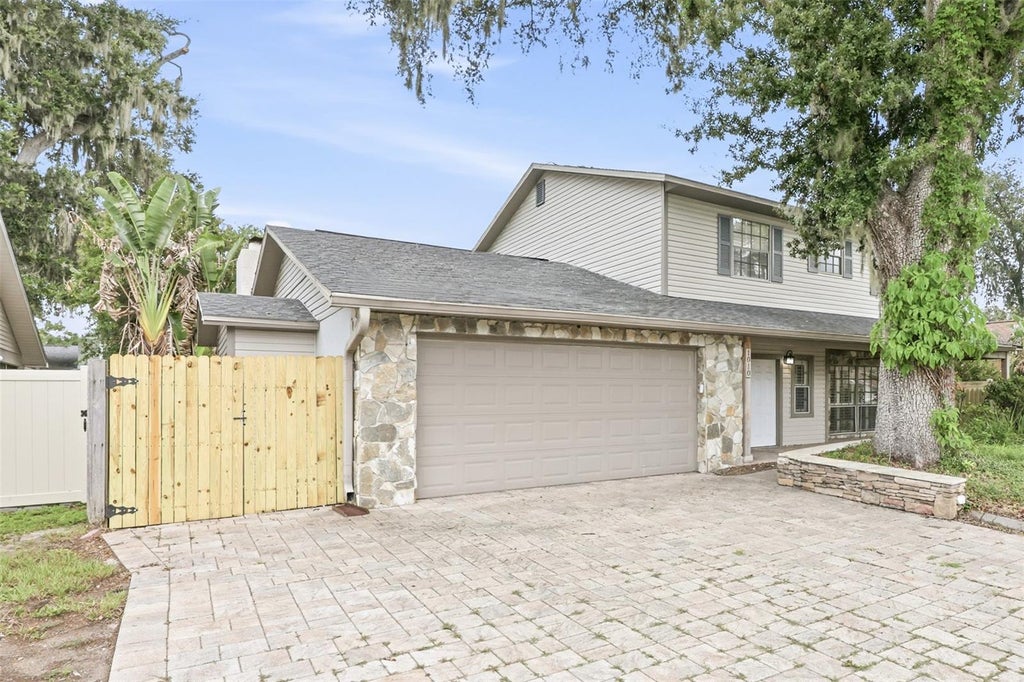 Photo of 1010 Mallow Way, Brandon, FL 33510 (MLS # O6437329)