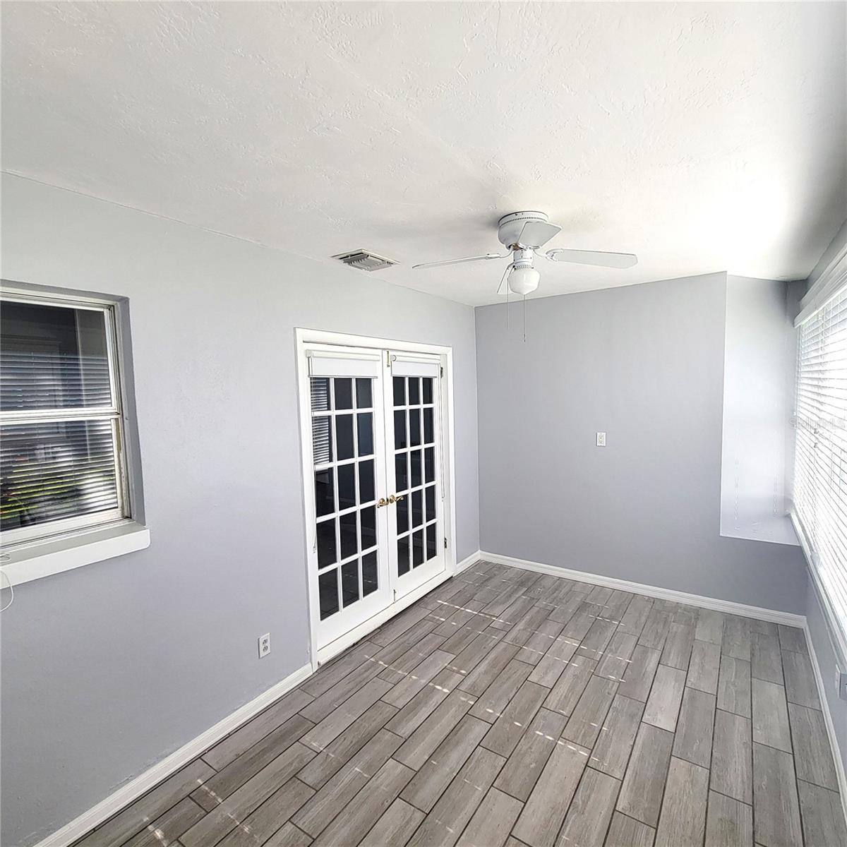 LAKES UNIT I THE - Residential