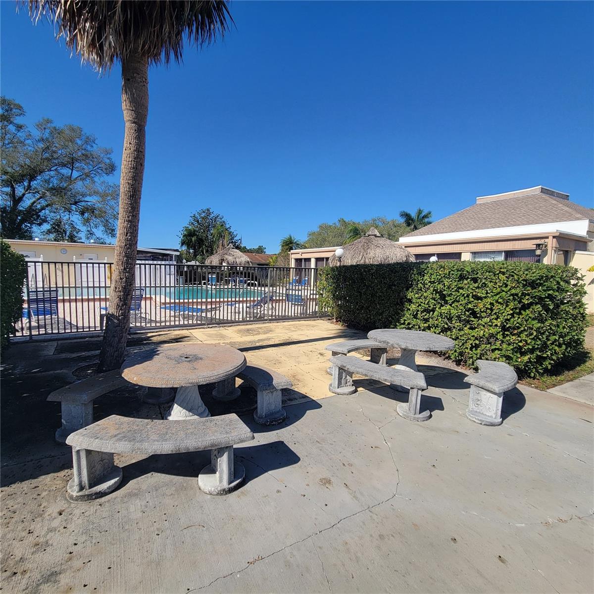 LAKES UNIT I THE - Residential