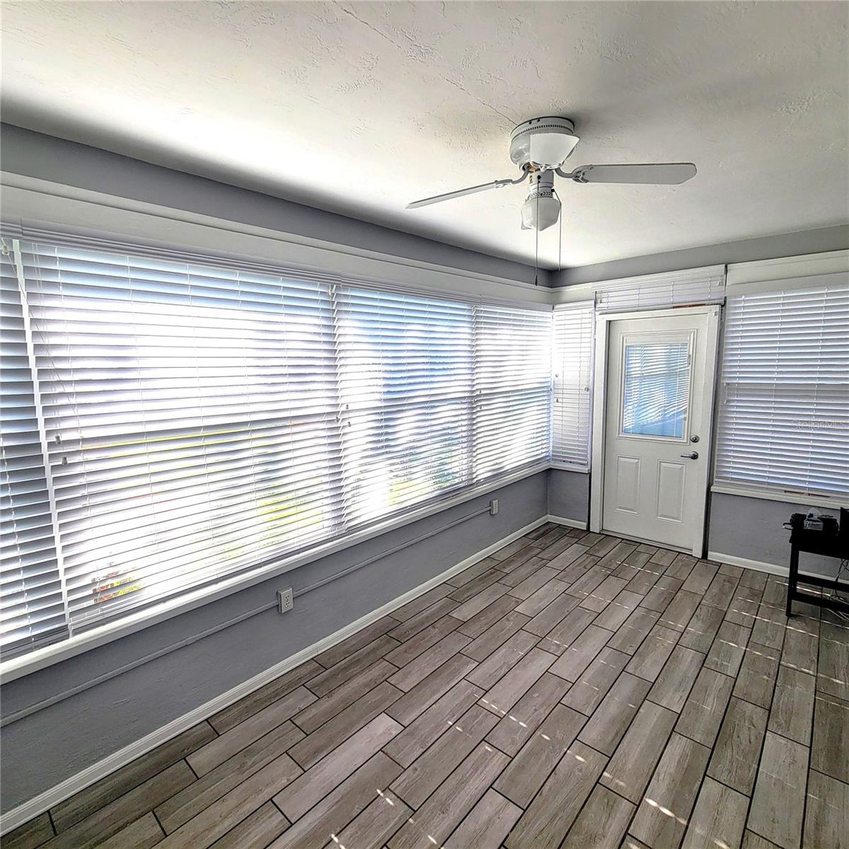 LAKES UNIT I THE - Residential