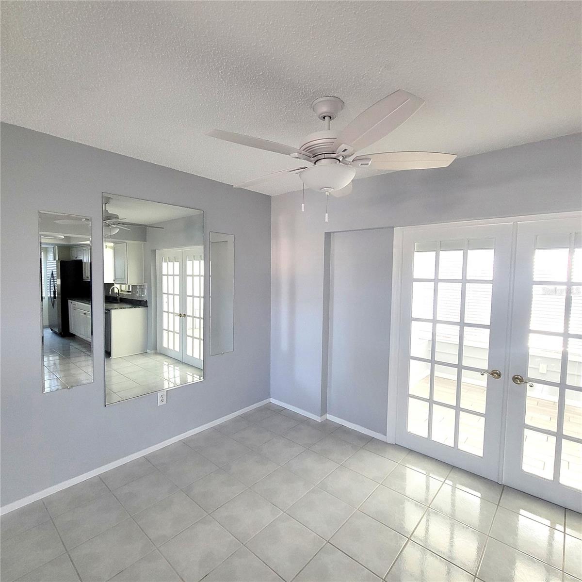 LAKES UNIT I THE - Residential