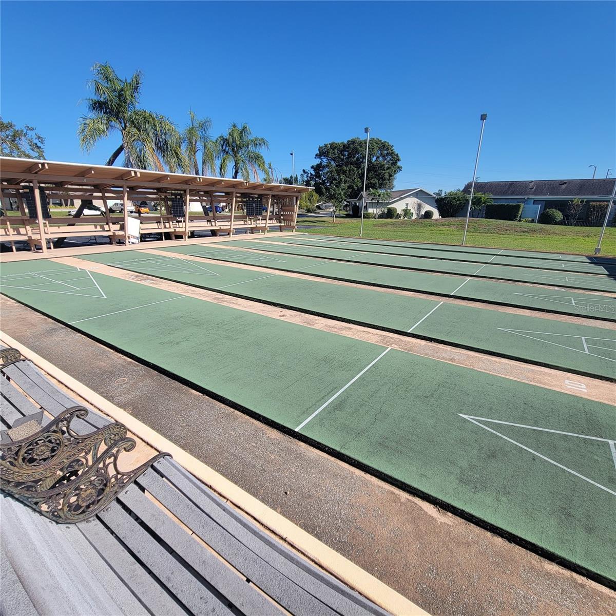 LAKES UNIT I THE - Residential