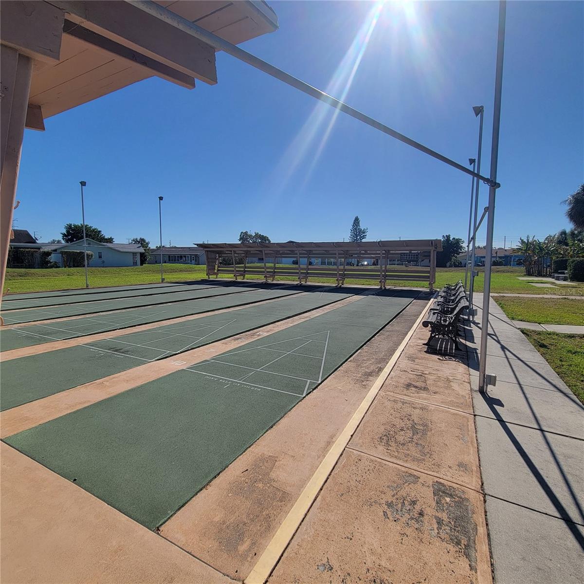 LAKES UNIT I THE - Residential