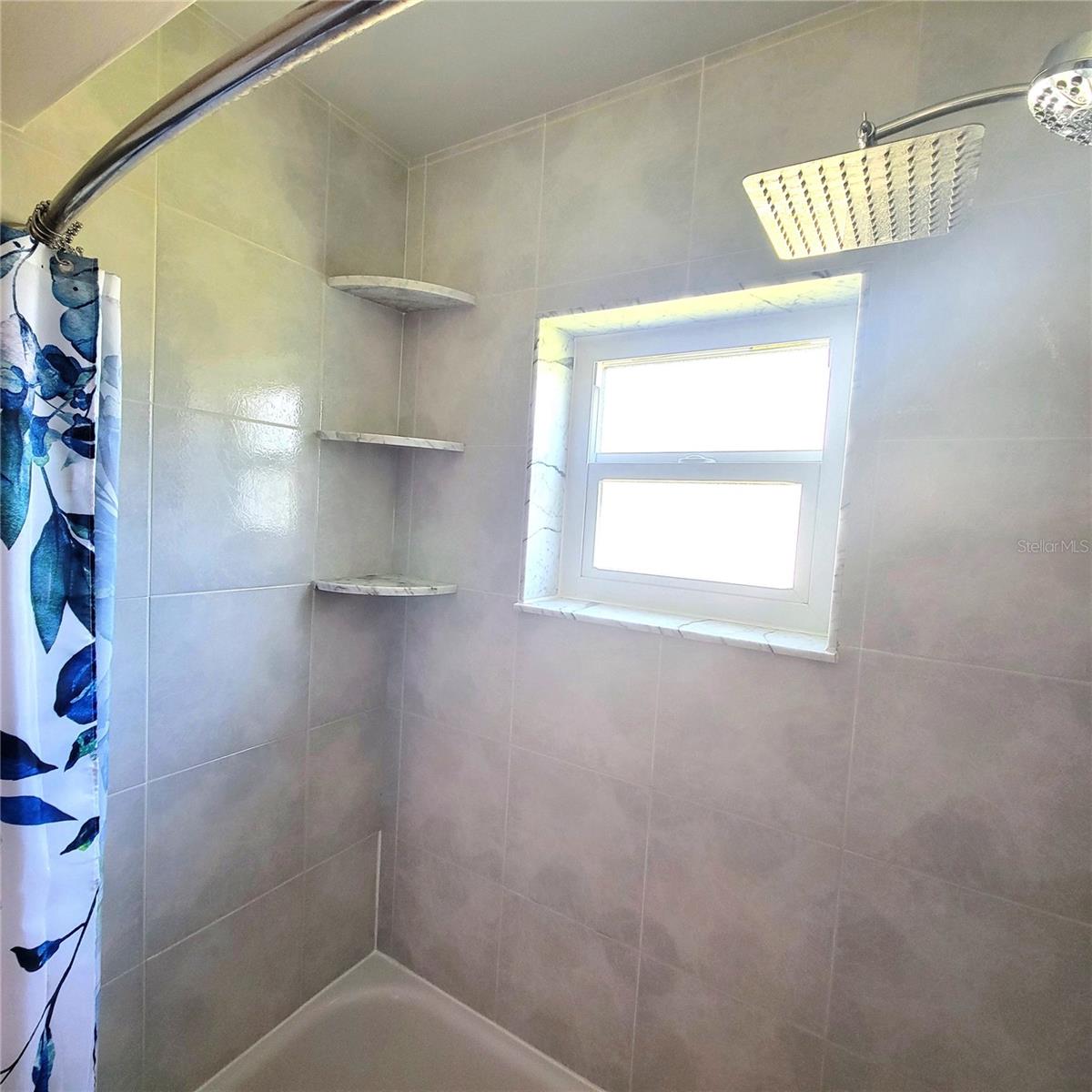 LAKES UNIT I THE - Residential