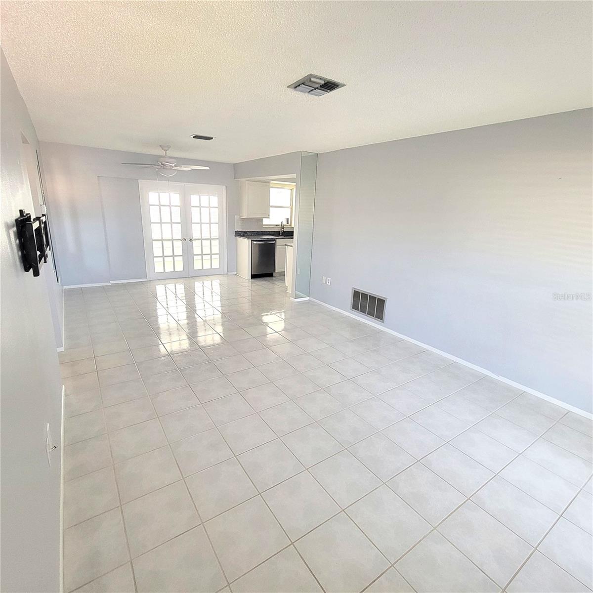 LAKES UNIT I THE - Residential