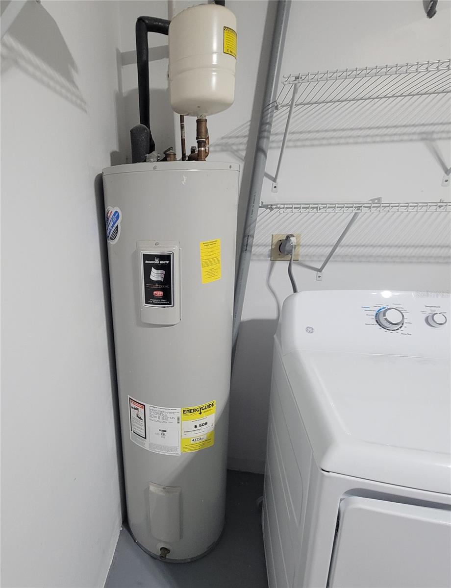 LAKES UNIT I THE - Residential