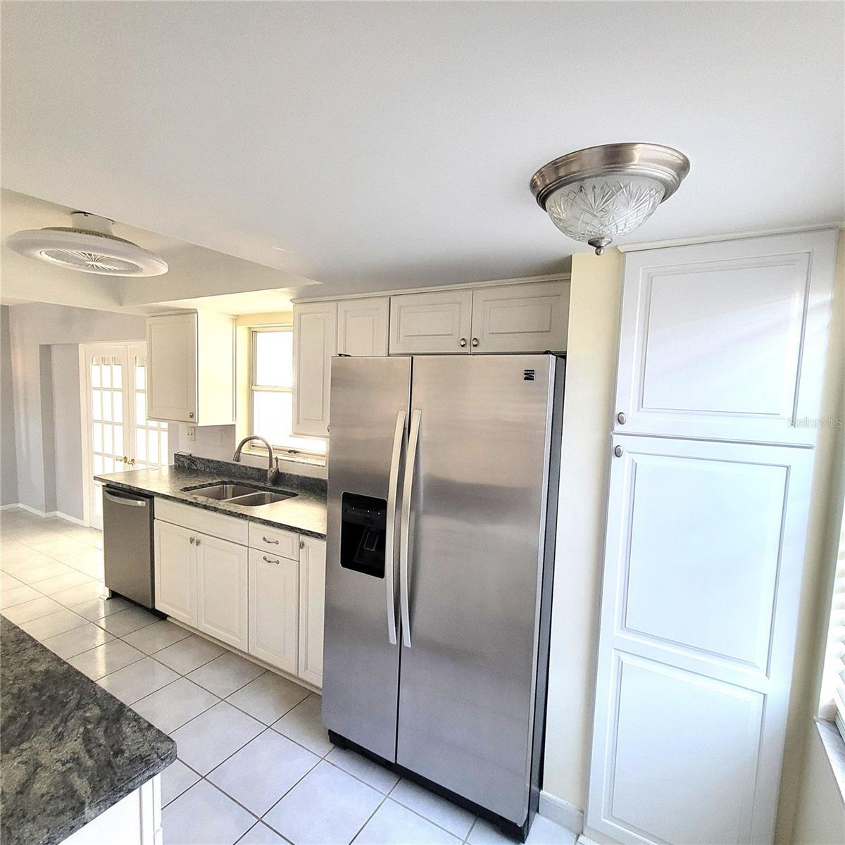 LAKES UNIT I THE - Residential