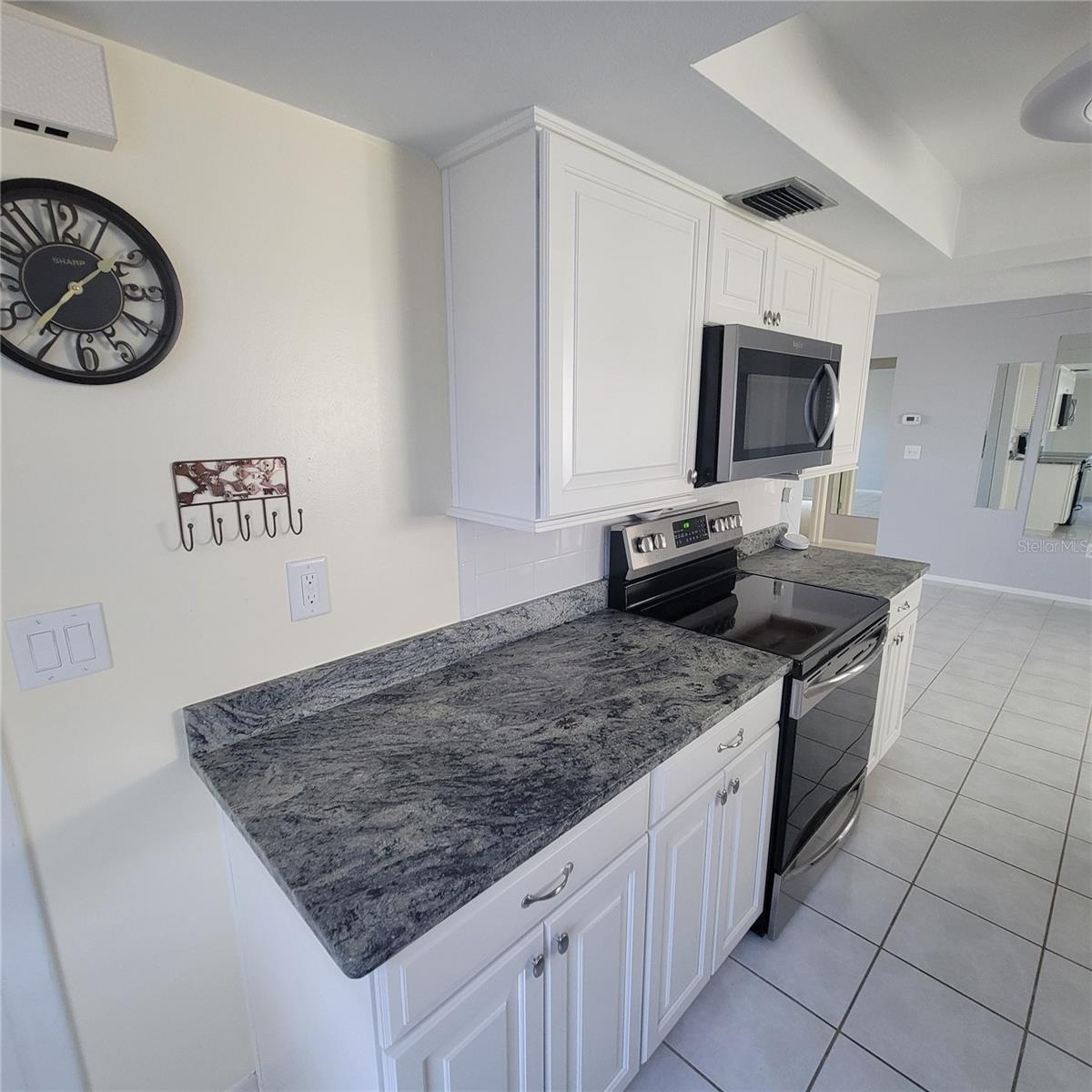 LAKES UNIT I THE - Residential