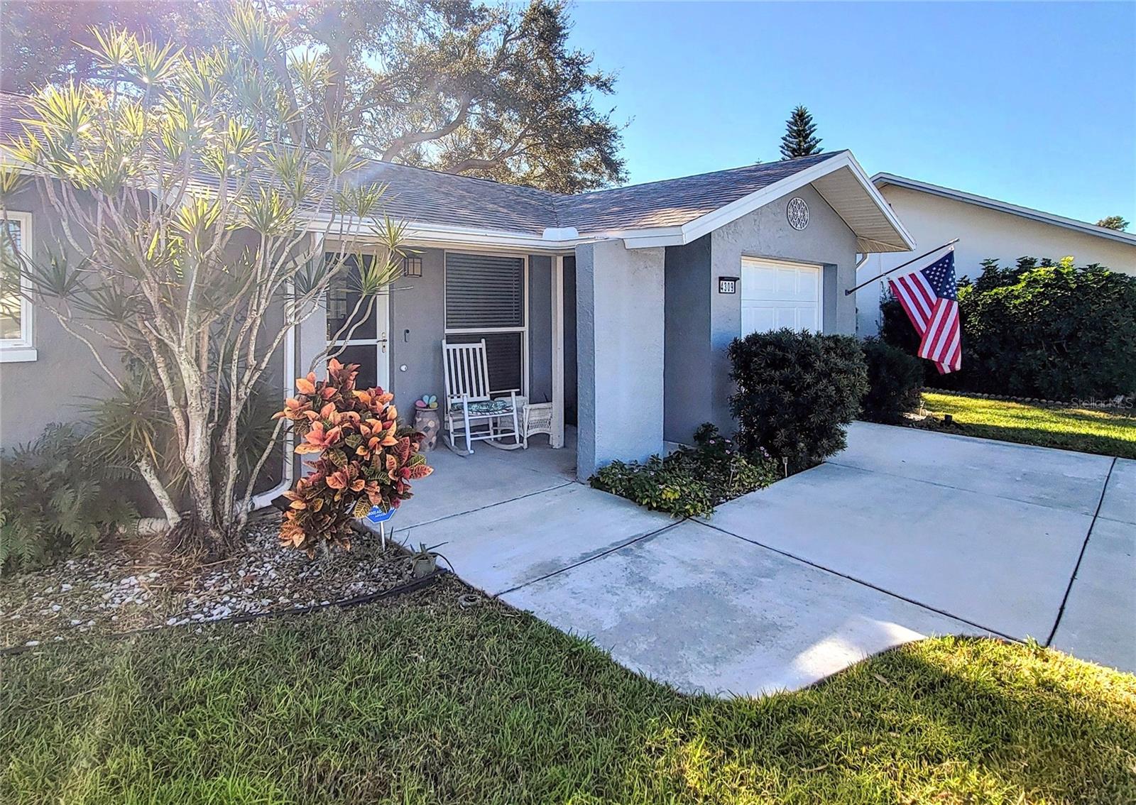 LAKES UNIT I THE - Residential