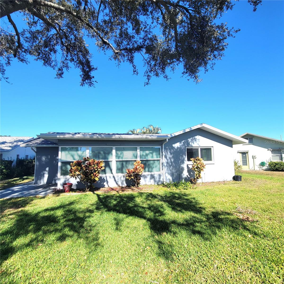 LAKES UNIT I THE - Residential