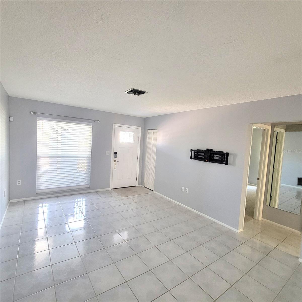 LAKES UNIT I THE - Residential