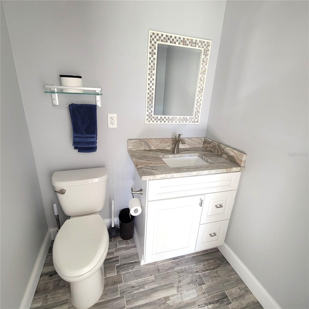 LAKES UNIT I THE - Residential