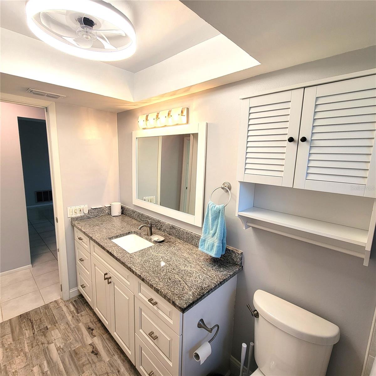 LAKES UNIT I THE - Residential