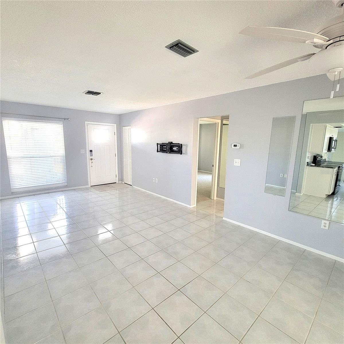 LAKES UNIT I THE - Residential