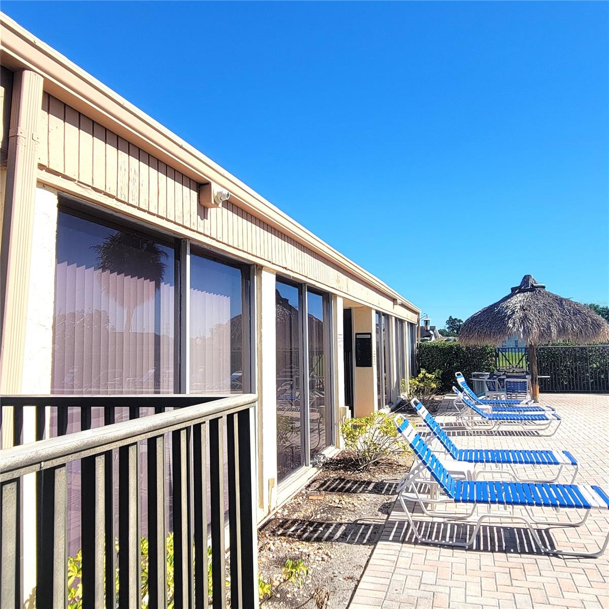 LAKES UNIT I THE - Residential