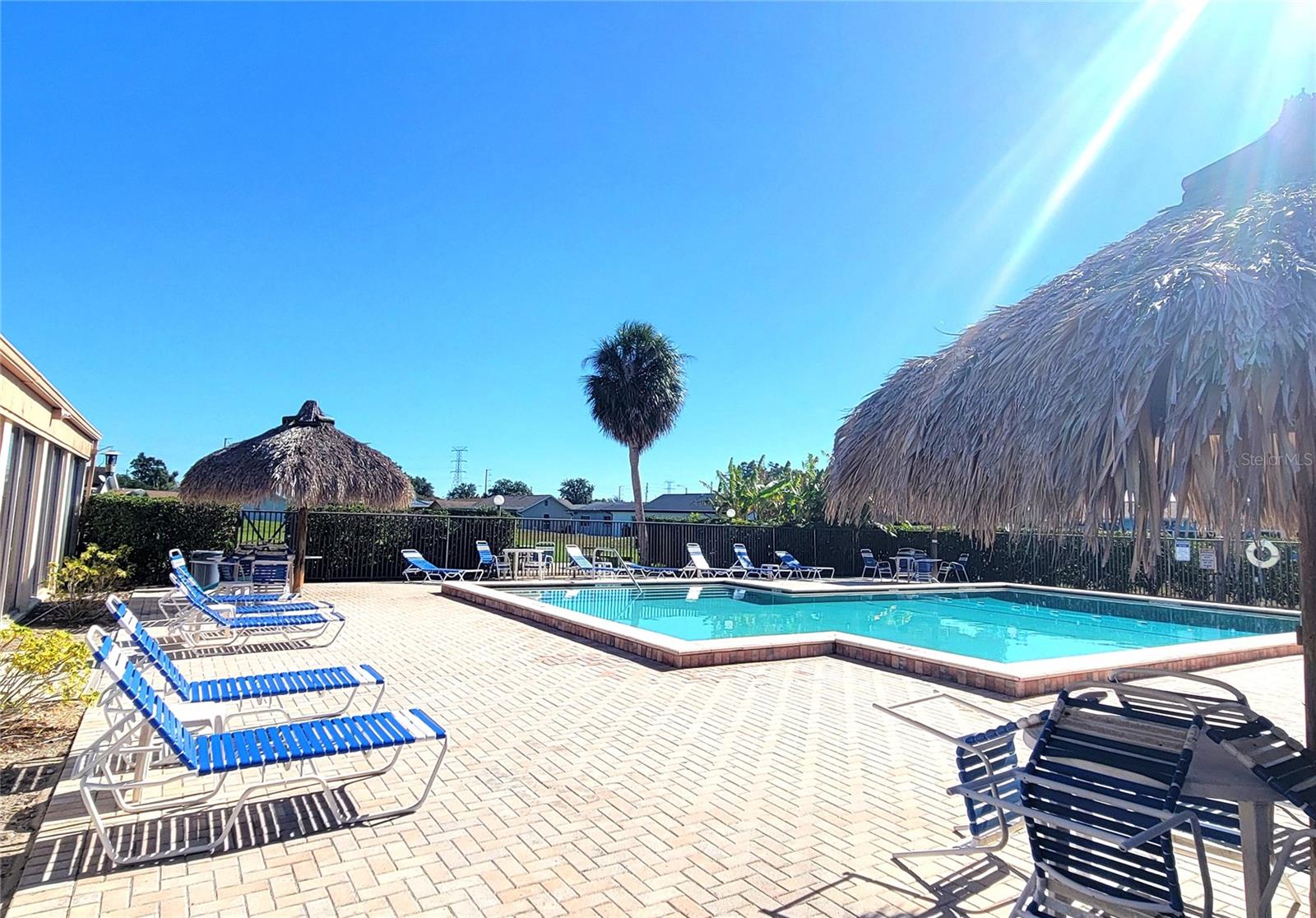 LAKES UNIT I THE - Residential