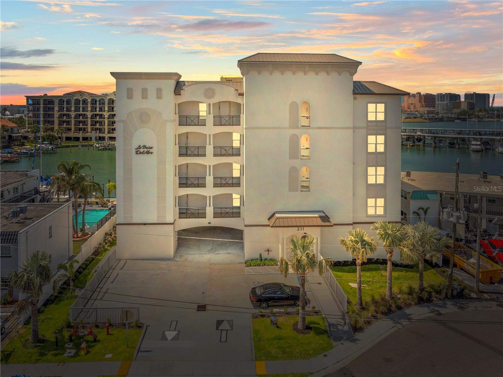 211 DOLPHIN POINT 403