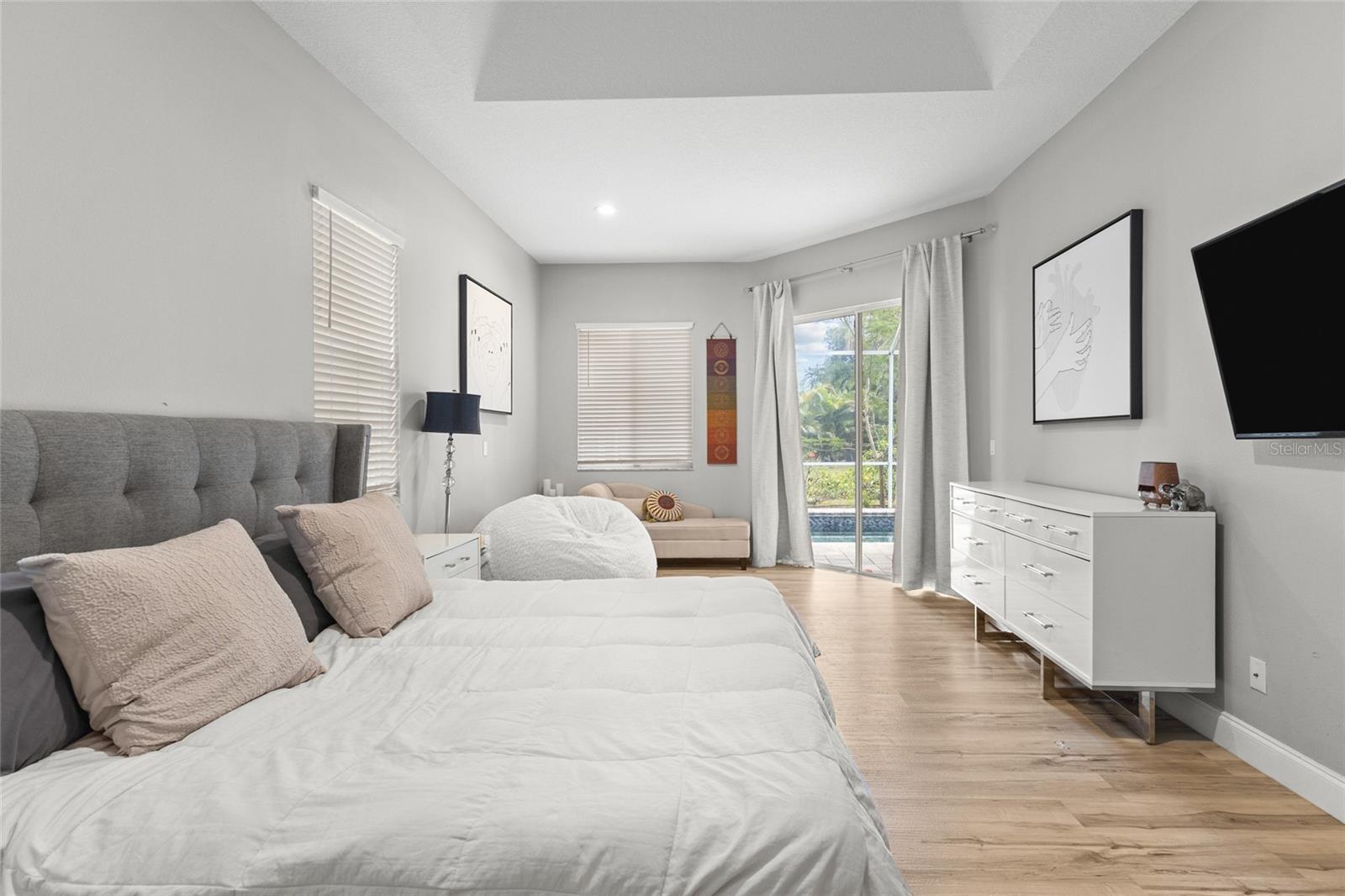 THE HAMPTONS - Residential