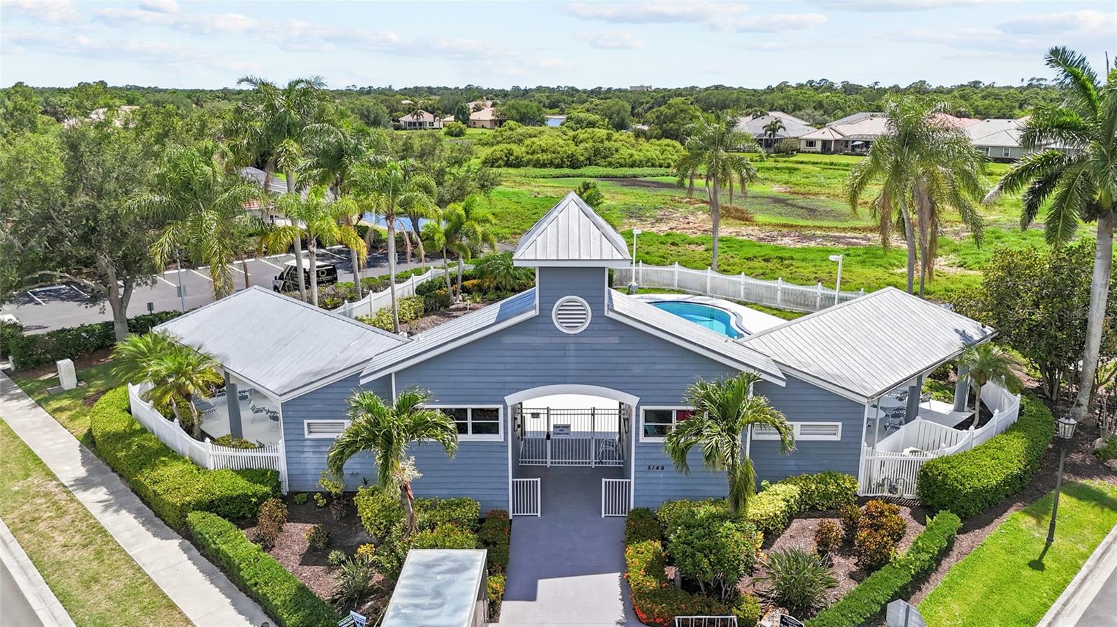 THE HAMPTONS - Residential