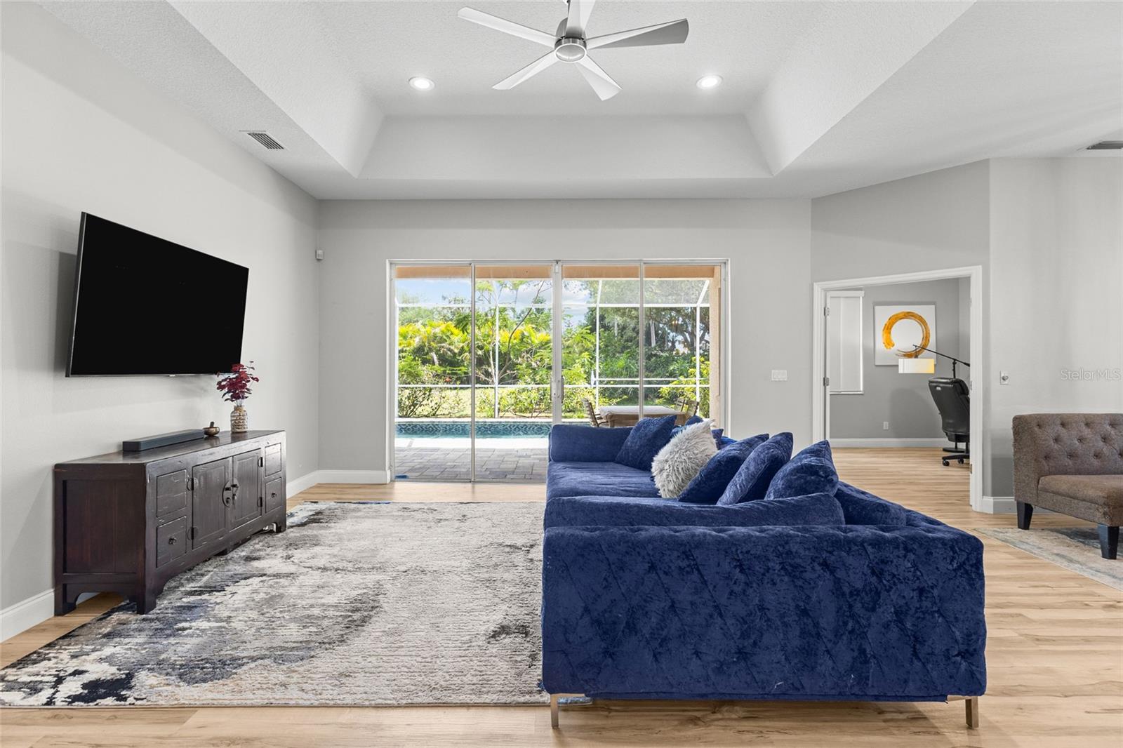 THE HAMPTONS - Residential