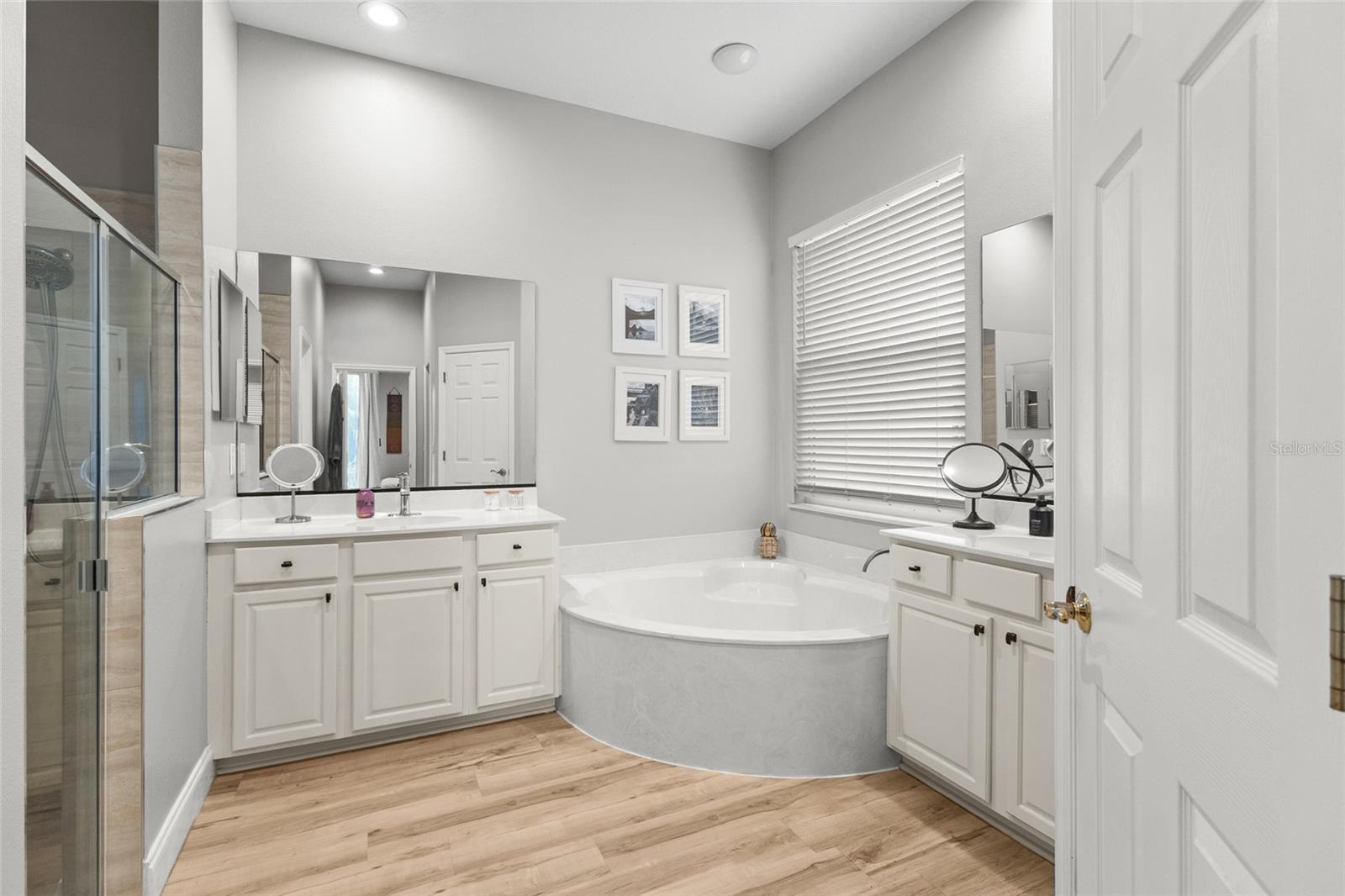 THE HAMPTONS - Residential