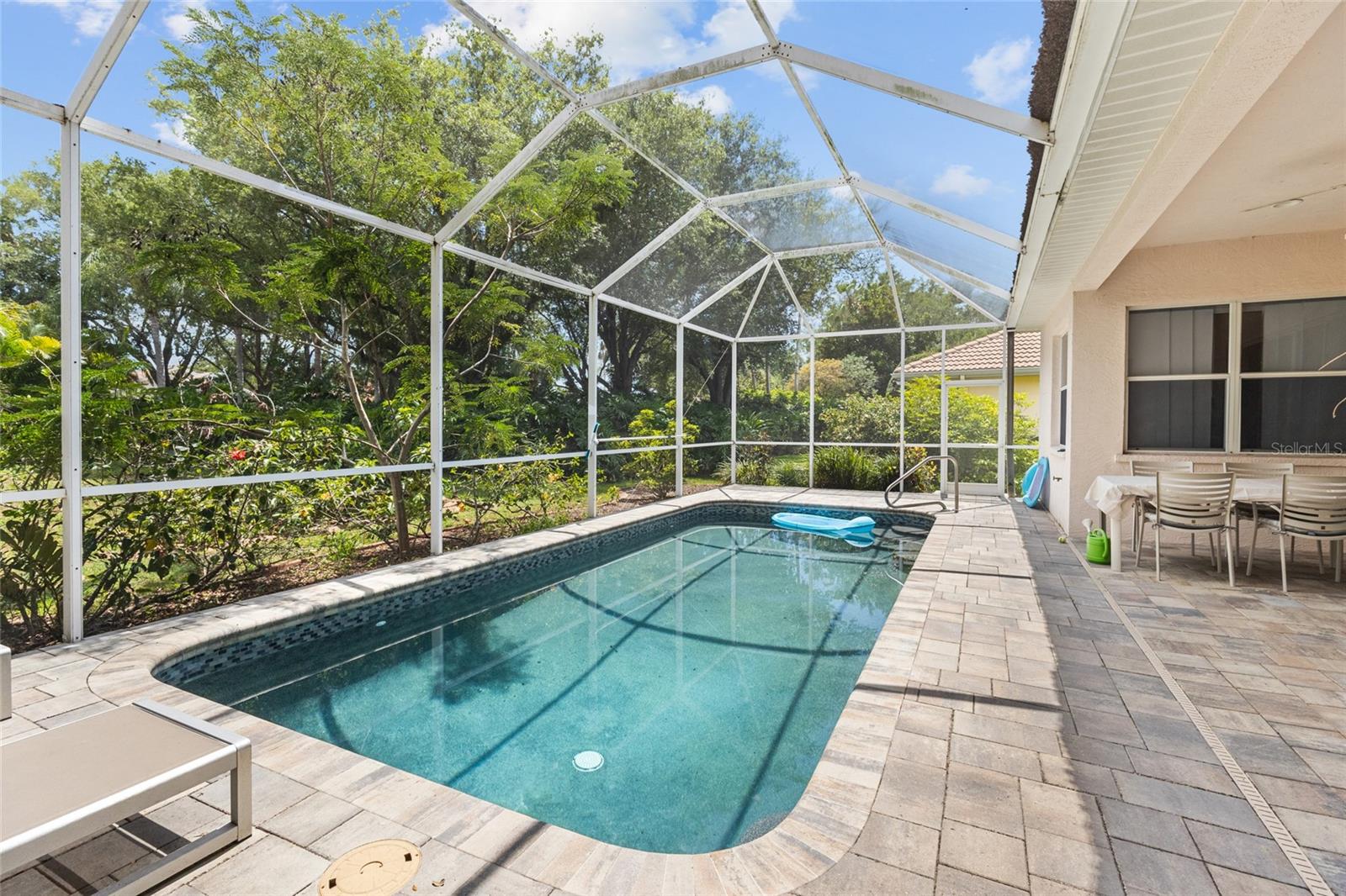 THE HAMPTONS - Residential