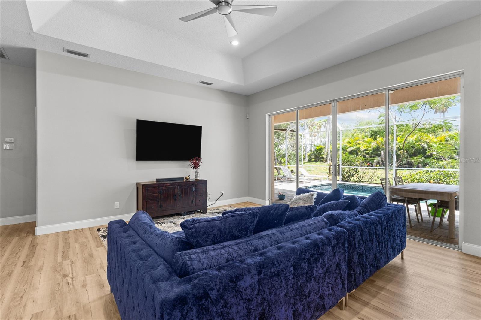 THE HAMPTONS - Residential