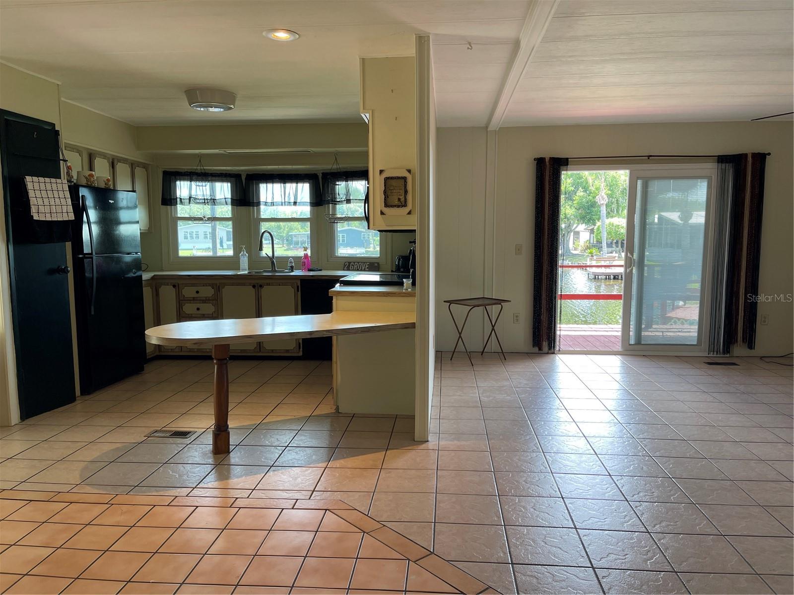 CONTINENTAL COUNTRY CLUB - Residential