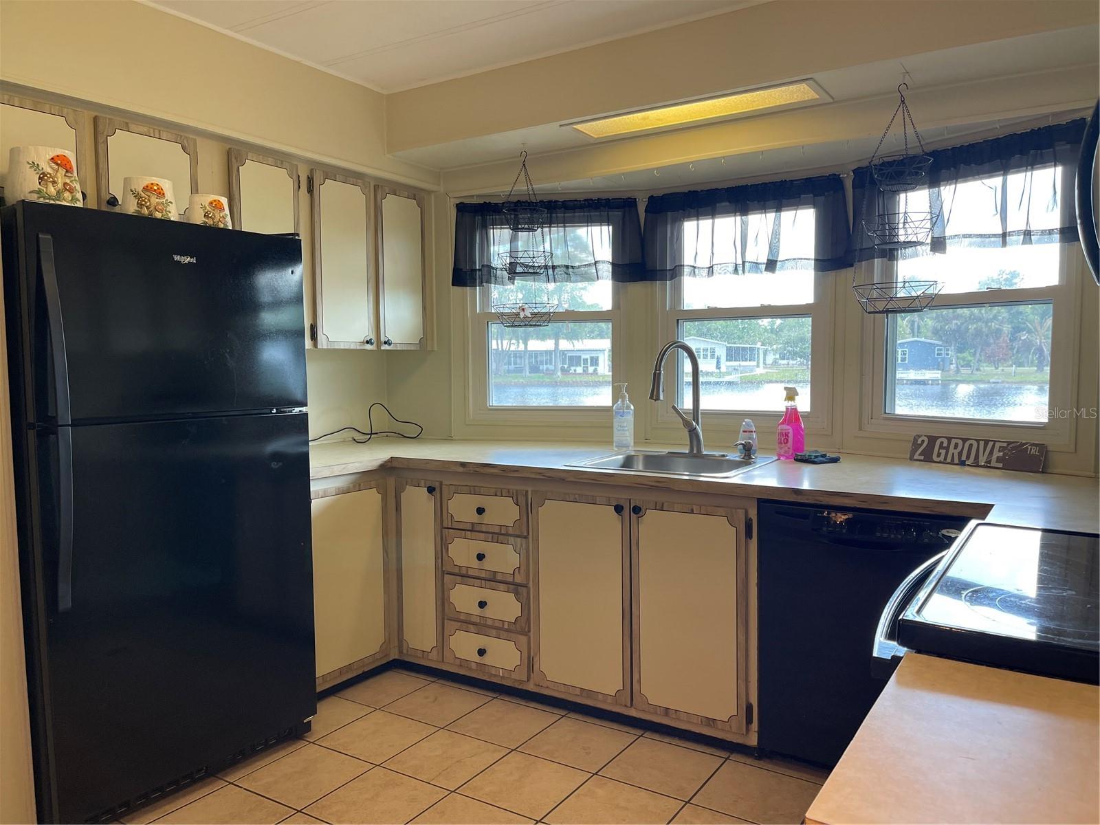 CONTINENTAL COUNTRY CLUB - Residential