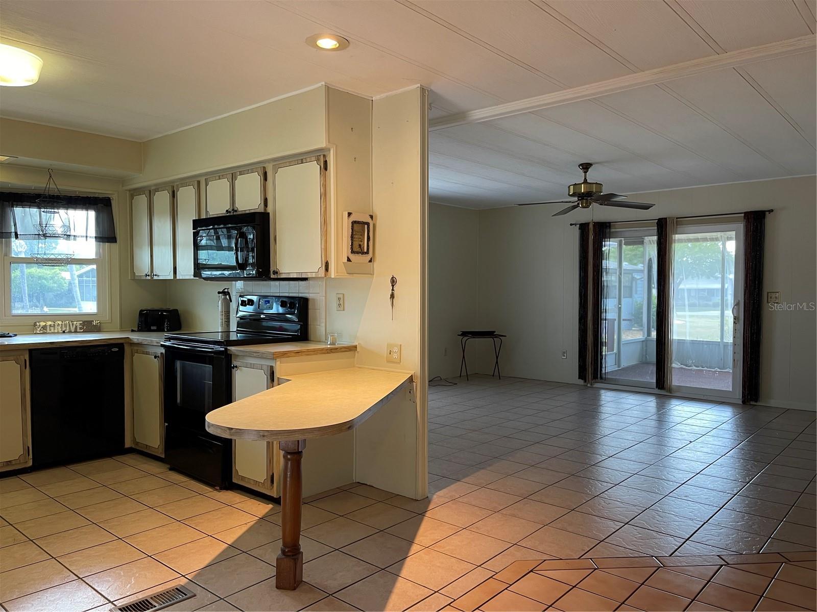 CONTINENTAL COUNTRY CLUB - Residential