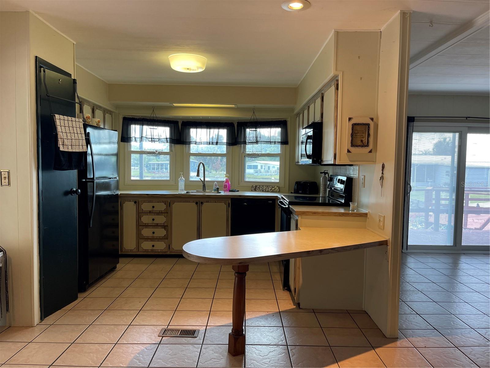 CONTINENTAL COUNTRY CLUB - Residential