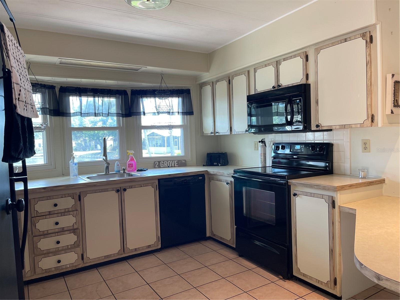 CONTINENTAL COUNTRY CLUB - Residential